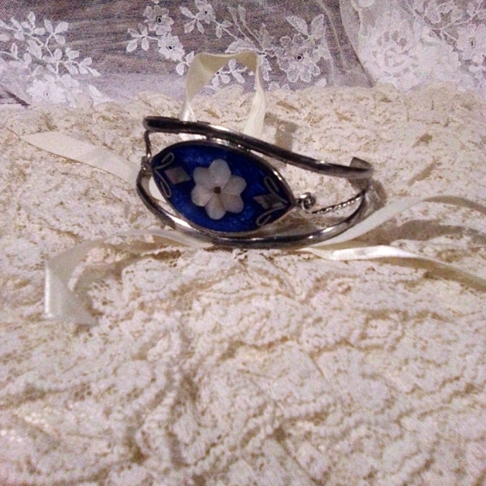 Vintage Sliver Bracelet - Picture 1 of 5